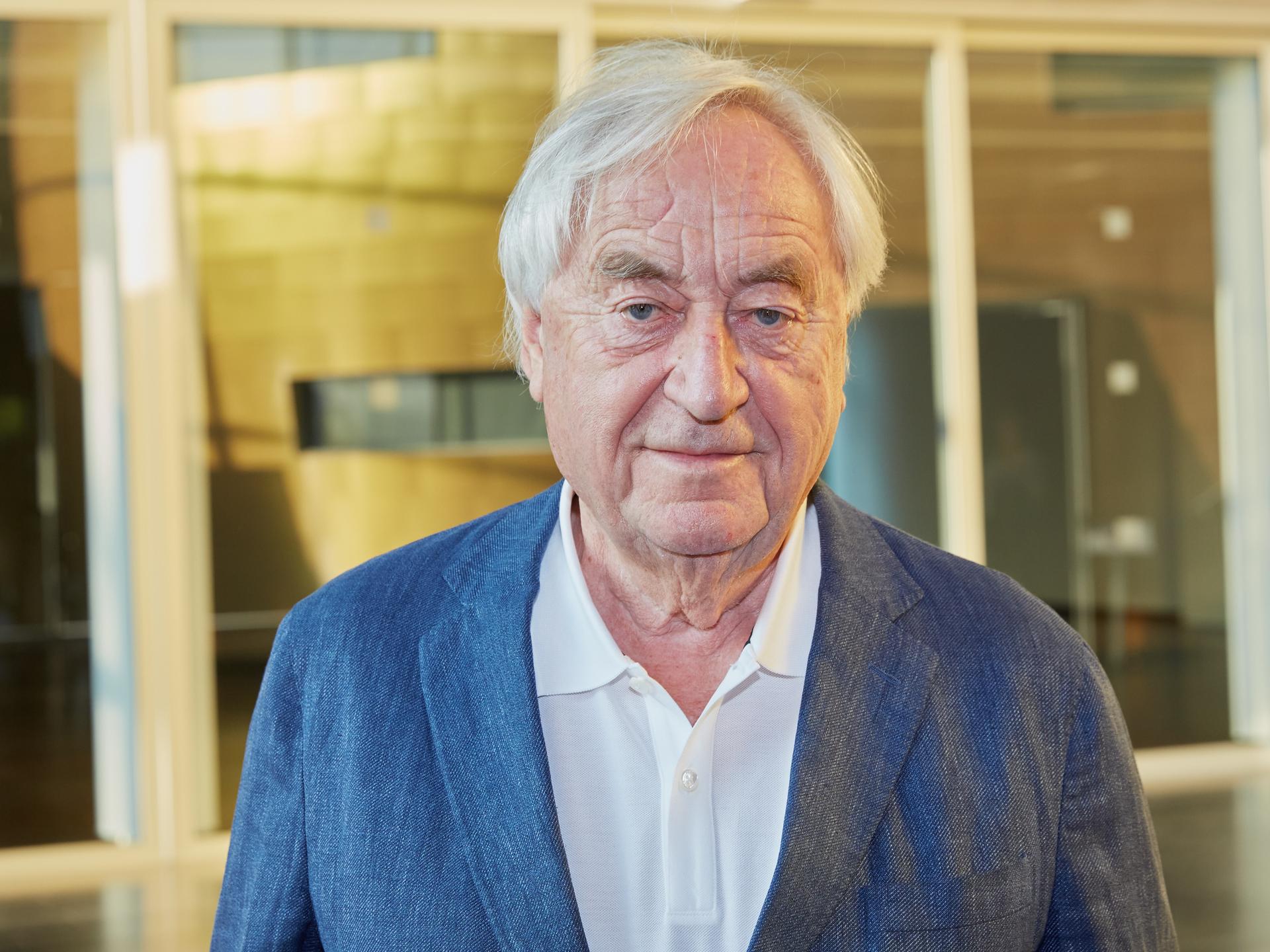 Der niederländische Schriftsteller Cees Nooteboom im Porträt.