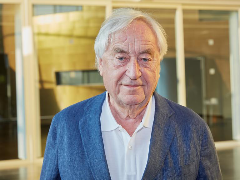 Der niederländische Schriftsteller Cees Nooteboom im Porträt.