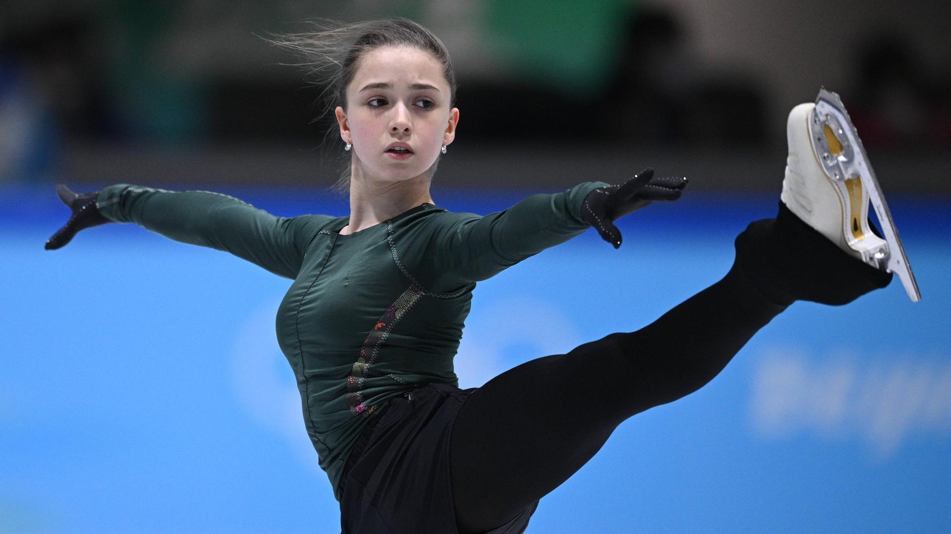 Kamila Walijewa beim Training in Peking am 10. Februar 2022.