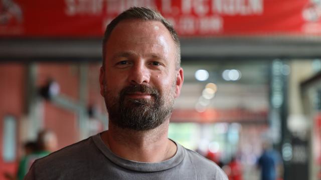Sozialpädagoge Patrick Arnold, Geschäftsführer der LAG Fanprojekte NRW bei einem Stadionbesuch in Köln 