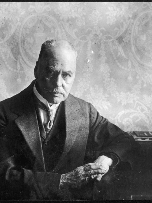 Der Tropenmediziner Ronald Ross erhielt für seine Malariaforschung 1902 den Medizin-Nobelpreis. Foto um das Jahr 1920