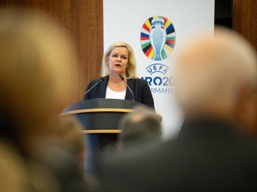 Nancy Faeser (SPD), Bundesministerin des Innern und für Heimat, spricht auf einer Veranstaltung zur Unterzeichnung einer Menschenrechtserklärung zur UEFA EURO 2024. 