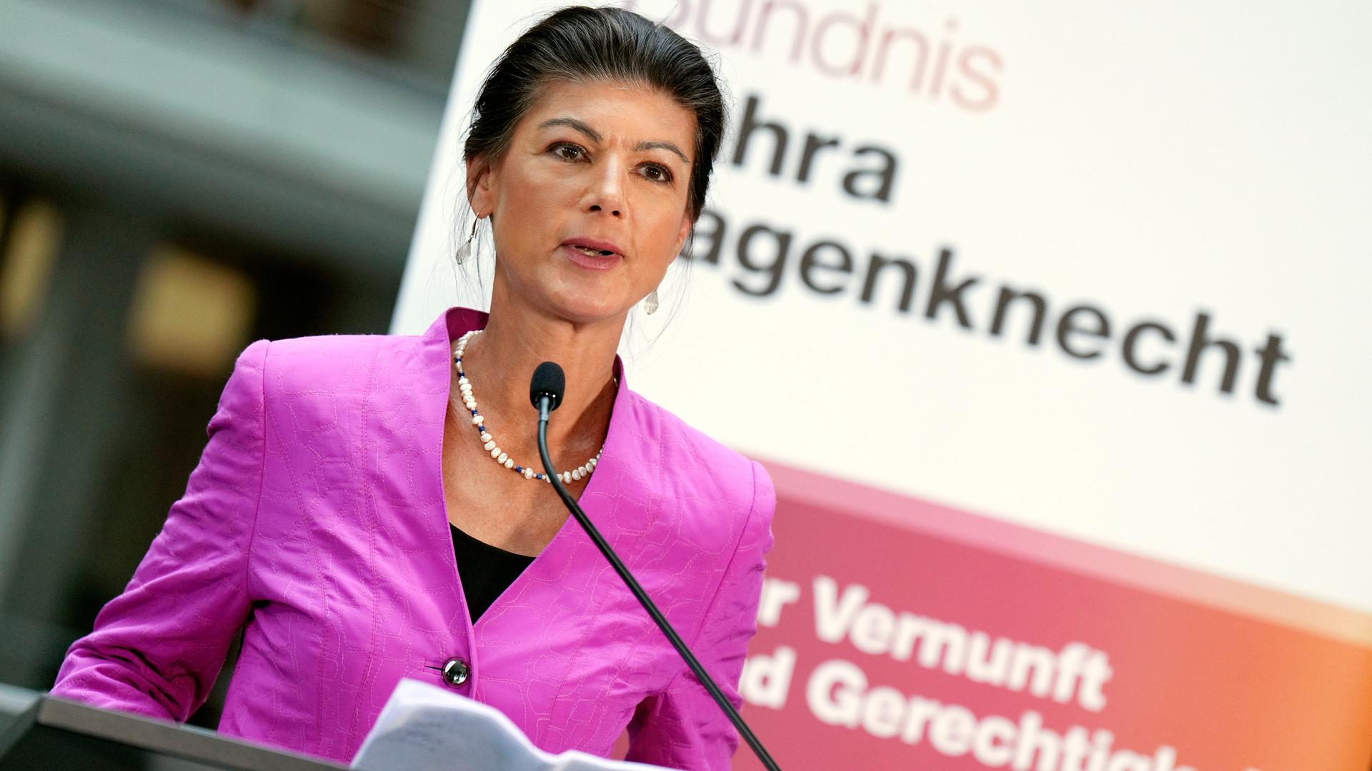 Sahra Wagenknecht während einer Pressekonferenz