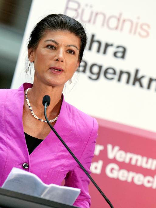 Sahra Wagenknecht bei einer Pressekonferenz des BSW im Reichstagsgebäude. 