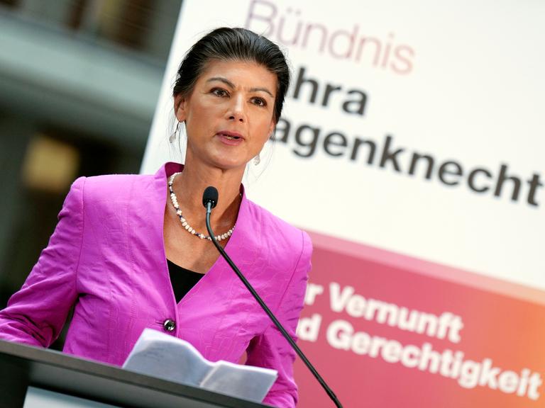 Sahra Wagenknecht bei einer Pressekonferenz des BSW im Reichstagsgebäude. 