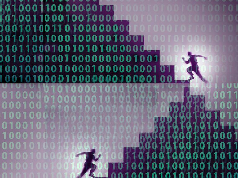 Illustration: Männer laufen eine Binärcode-Daten-Treppe hinauf.