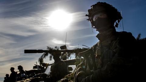 Bundeswehrsoldaten der 41. Infanterie-Brigade beim Manöver 'Fast Griffin" im litauischen Vilnius im Oktober 2022. Nach dem russischen Überfall auf die Ukraine, haben Litauen und Deutschland nach NATO-Beschluss ihre bilaterale Zusammenarbeit verstärkt.