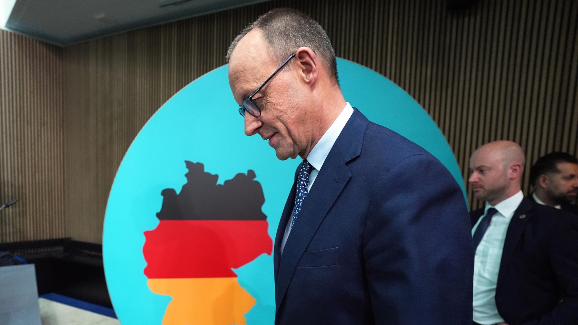 Friedrich Merz, CDU-Bundesvorsitzender und CDU/CSU-Fraktionsvorsitzender im Bundestag, kommt zu einer Pressekonferenz nach der Sitzung des CDU-Vorstands.