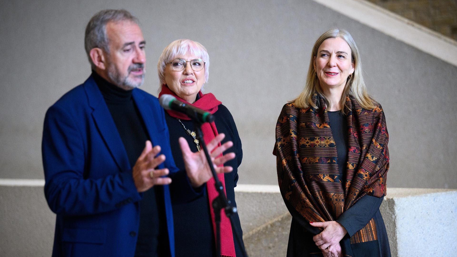 Hermann Parzinger, der bisherige Präsident der Stiftung Preußischer Kulturbesitz (SPK) bei der Vorstellung seiner Nachfolgerin Marion Ackermann. Bildmitte: die damalige Kulturstaatsministerin Claudia Roth. Hermann Parzinger, der bisherige Präsident der Stiftung Preußischer Kulturbesitz (SPK) bei der Vorstellung seiner Nachfolgerin Marion Ackermann. Bildmitte: die damalige Kulturstaatsministerin Claudia Roth.
