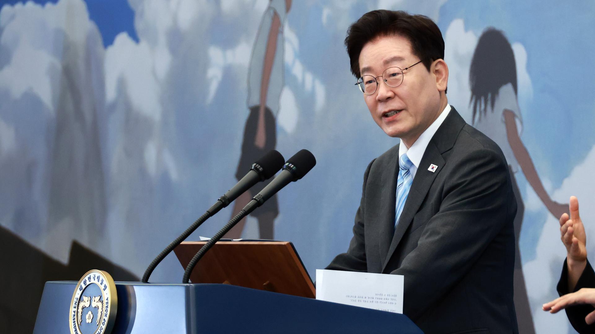 Präsident Lee Jae Myung spricht während einer Zeremonie anlässlich des Tags der Jugend im Präsidialamt im Zentrum von Seoul, Südkorea. 