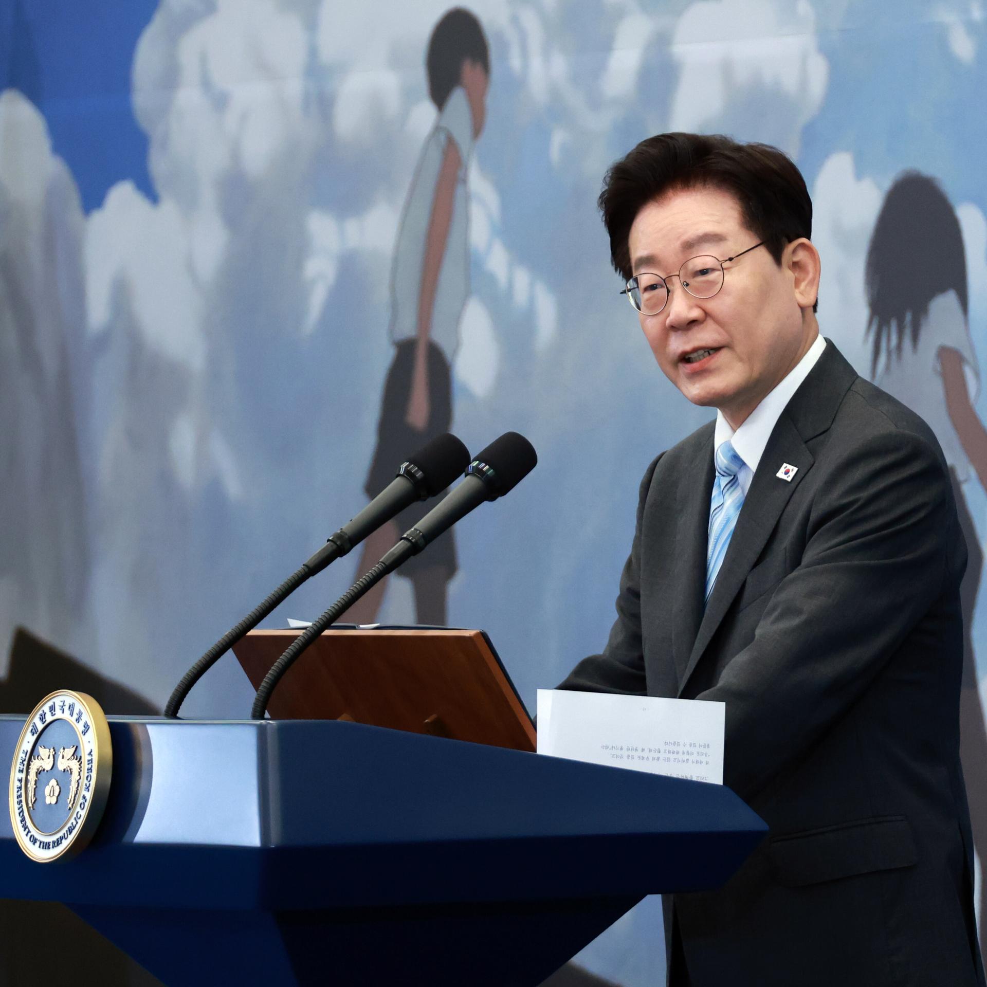 Präsident Lee Jae Myung spricht während einer Zeremonie anlässlich des Tags der Jugend im Präsidialamt im Zentrum von Seoul, Südkorea. 