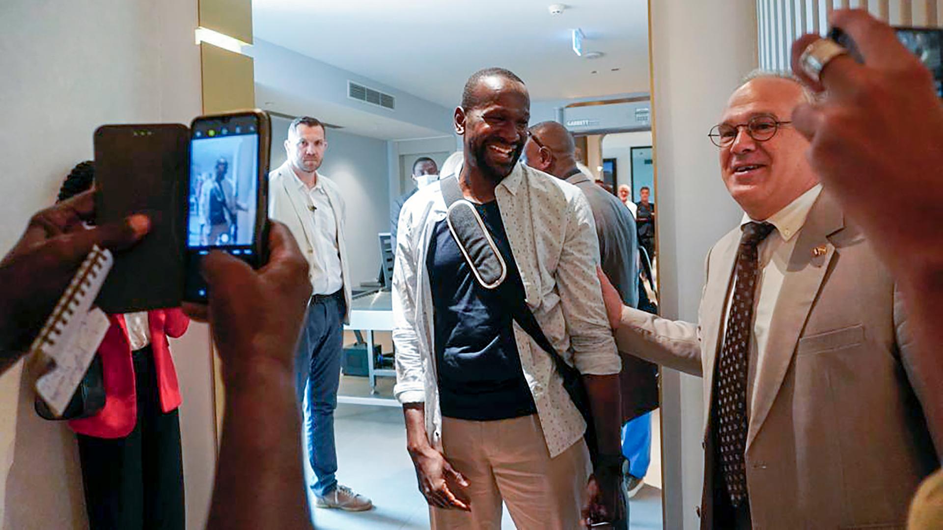 Der französische Botschafter in Niger, Sylvain Itté (rechts) (Archivbild vom März 2023) Der französische Botschafter in Niger, Sylvain Itté (rechts) (Archivbild vom März 2023)
