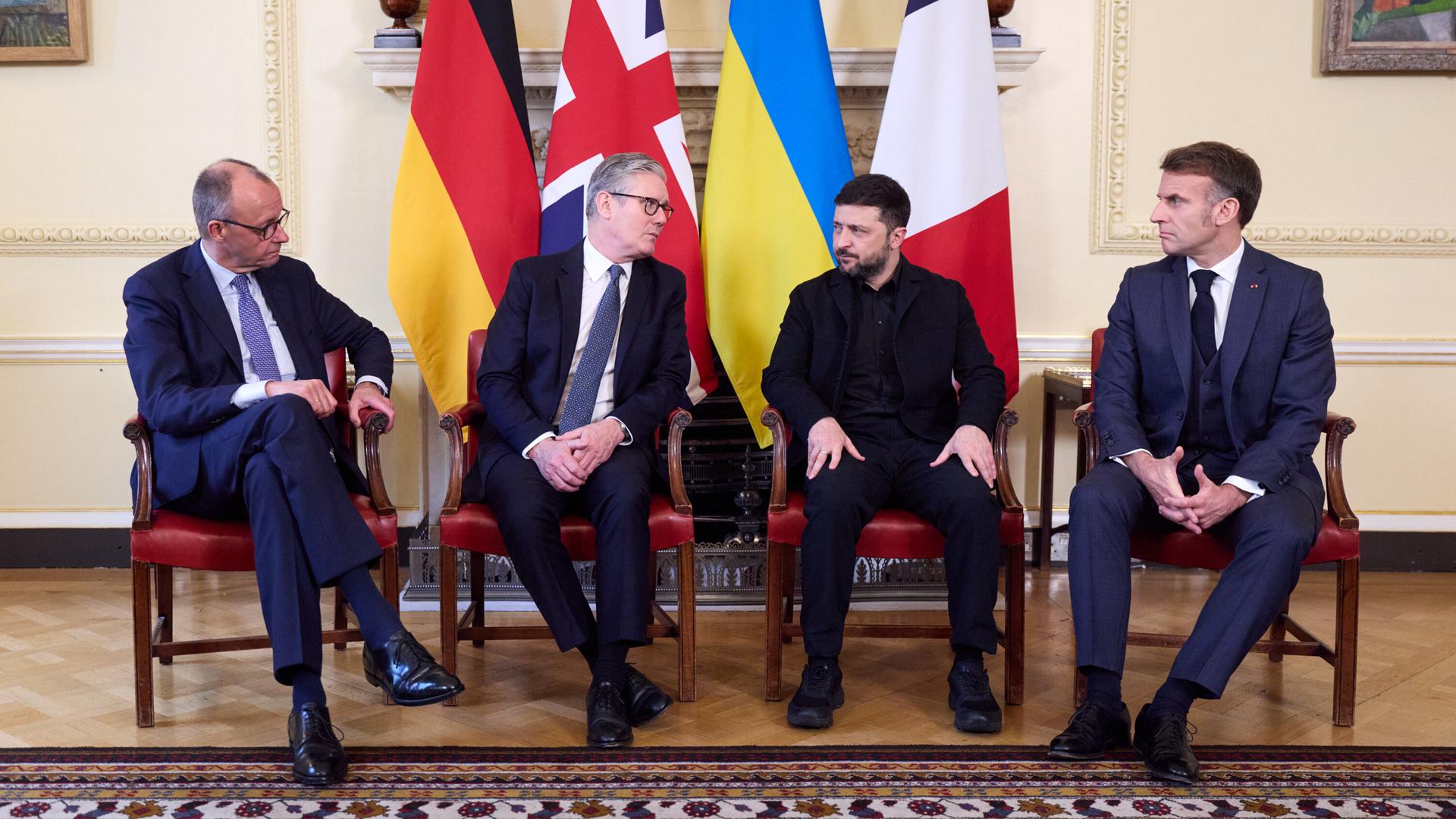Friedrich Merz (links), Keir Starmer (2. von li.), Wolodymyr Selenskyj und Emmanuel Macron
