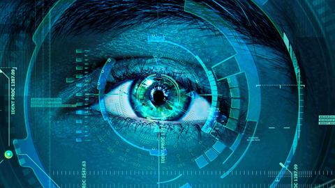 Ein menschliches Auge, umgeben von digitalen Datenüberlagerungen einer biometrischen Erfassung.