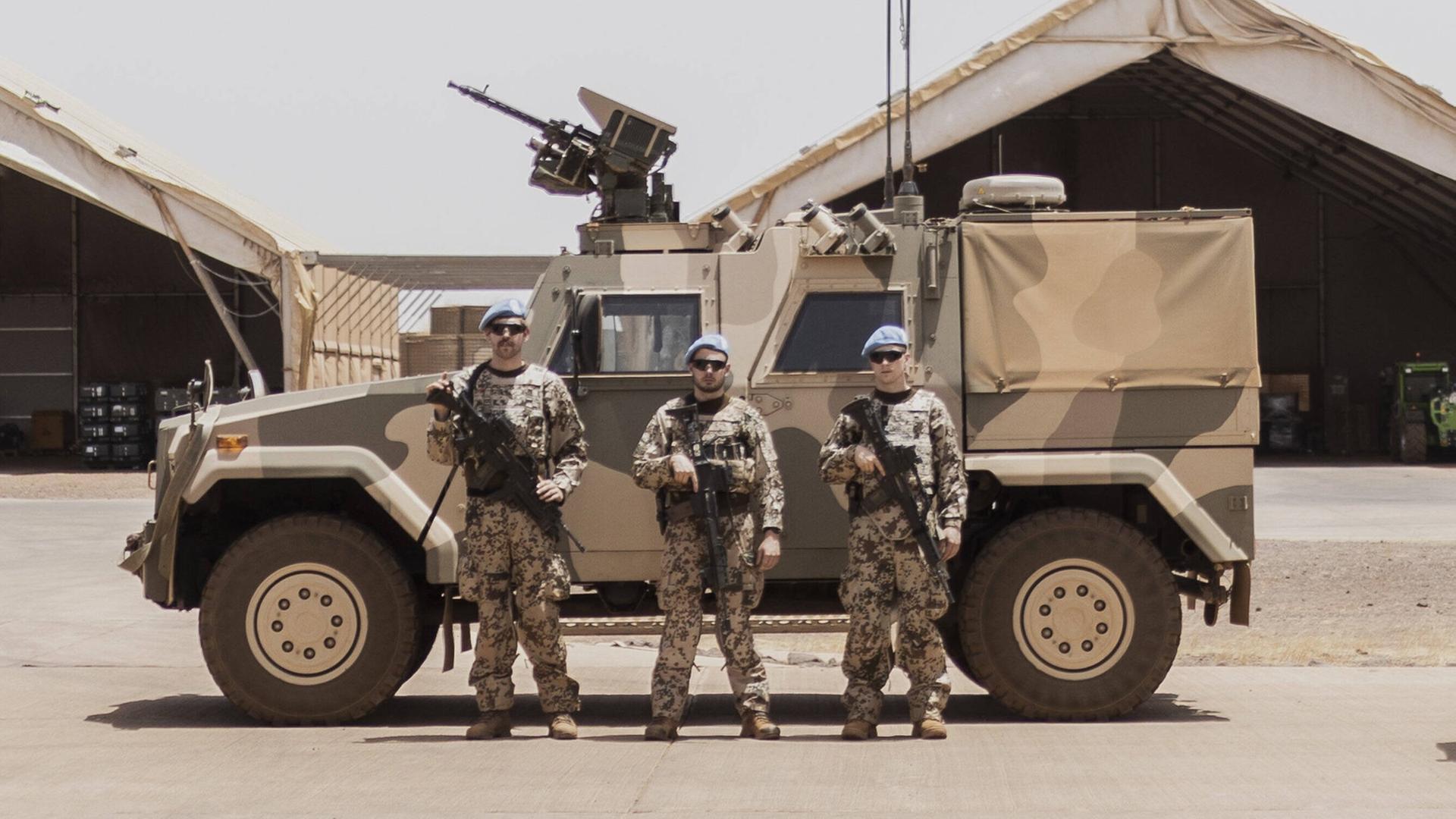 Soldaten der Bundeswehr, aufgenommen im Camp Castor in Gao, 12.04.2022. Gao Mali *** Soldiers of the German Armed Forces, taken at Camp Castor in Gao, 12 04 2022 Gao Mali Copyright: xFlorianxGaertnerx