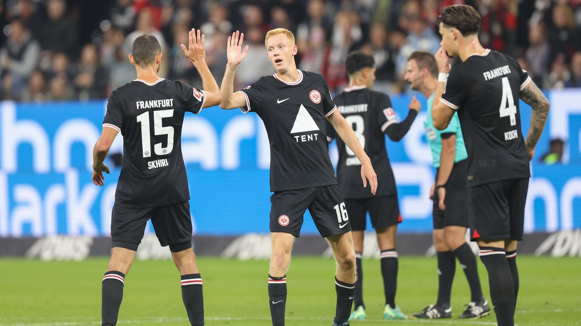 Fußball-Bundesliga - Frankfurt, Bayern Und Leverkusen Siegen