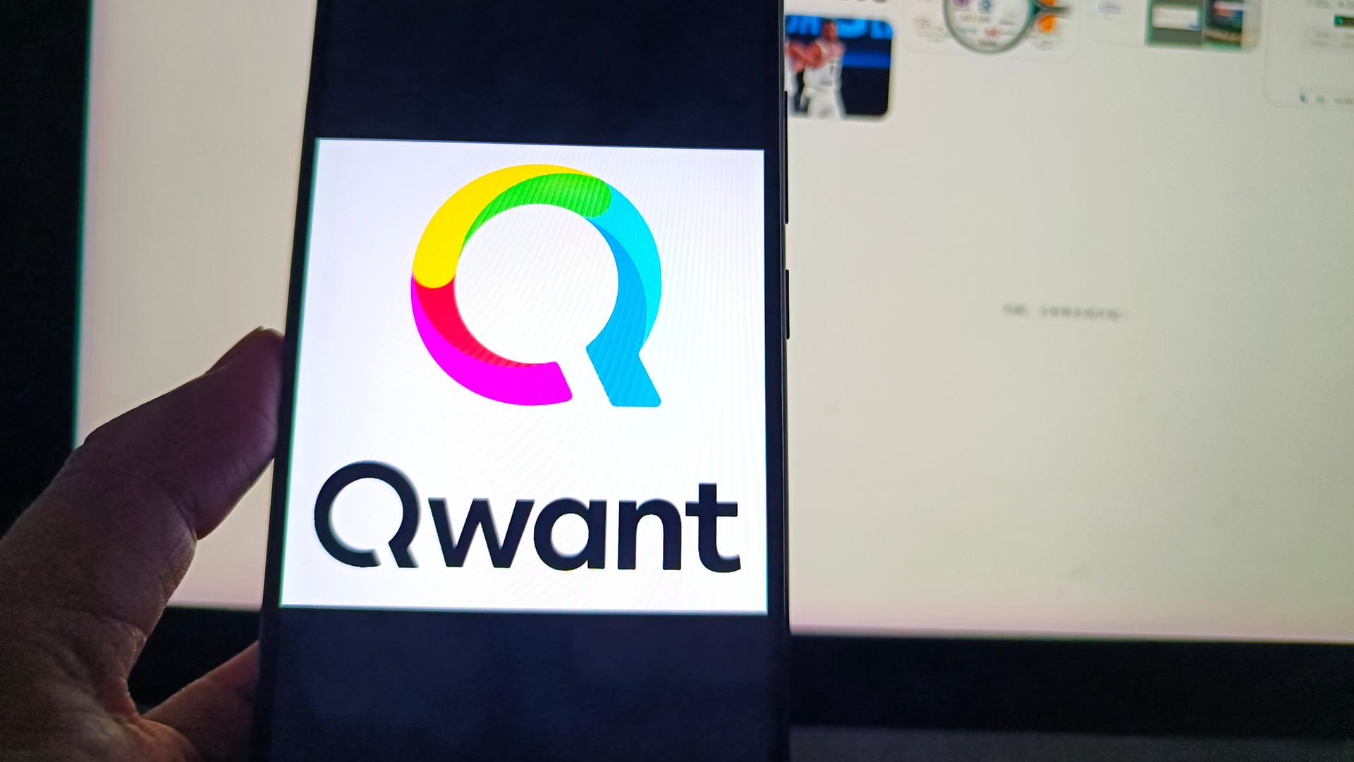 Die Suchmaschine Qwant ist auf einem Smartphone