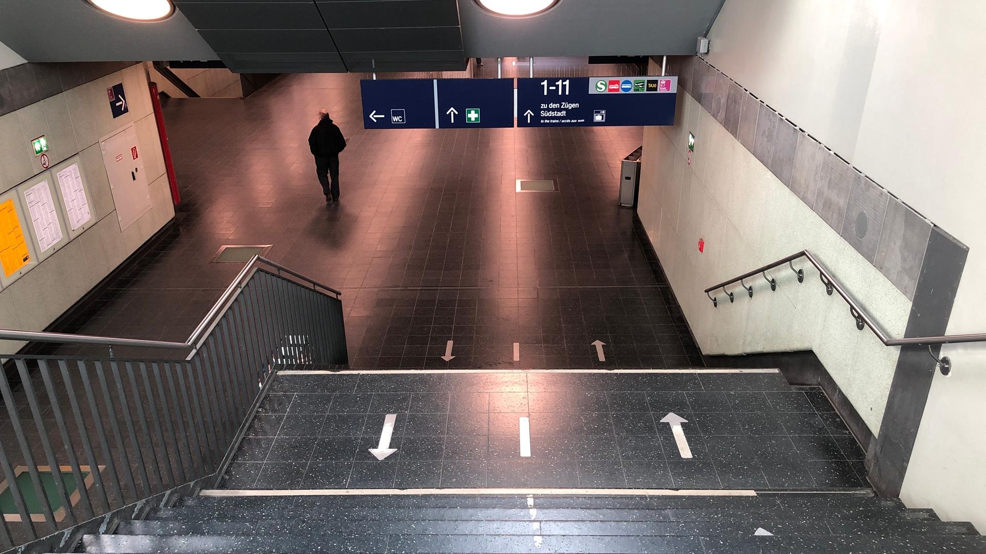 Rostock: Fast menschenleer ist der Bahnhof. I Rostock: Fast menschenleer ist der Bahnhof. I