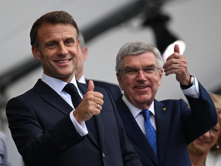 Frankreichs Präsident Emmanuel Macron und Thomas Bach, Präsident des Internationalen Olympischen Komitees