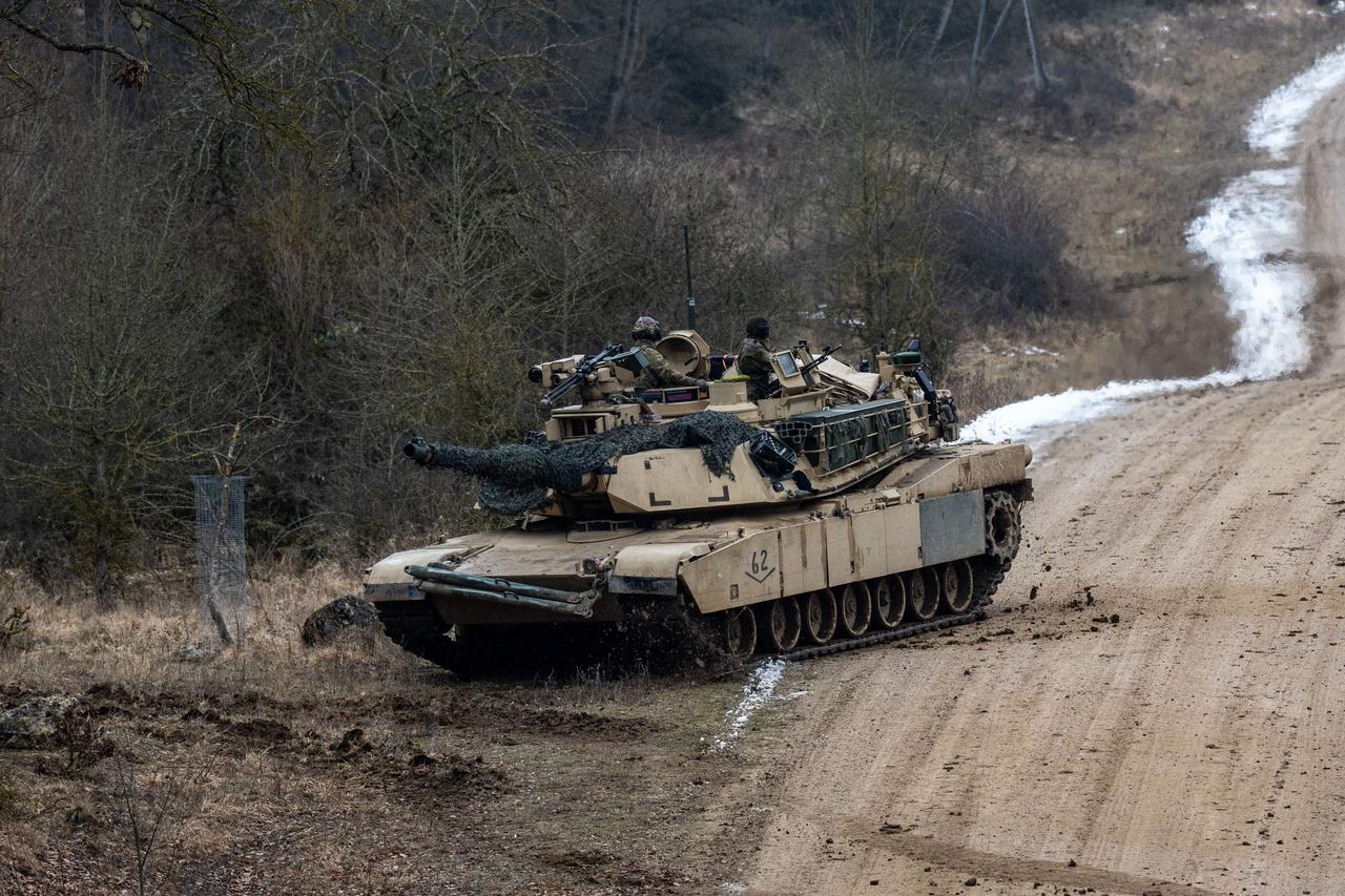Ein Kampfpanzer M1 Abrams der USA fährt während der internationalen Militärübung "Allied Spirit 2022" auf dem Gelände des Truppenübungsplatz Hohenfels. 