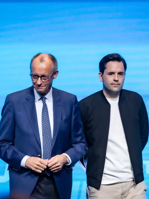 Friedrich Merz, Bundeskanzler, nach seiner Rede beim Junge Union Deutschlandtag 2025 im Europark Rust mit Johannes Winkel, Bundesvorsitzender Jungen Union und Mitglied Junge Gruppe der CDU-CSU-Bundestagsfraktion Friedrich Merz, Bundeskanzler, nach seiner Rede beim Junge Union Deutschlandtag 2025 im Europark Rust mit Johannes Winkel, Bundesvorsitzender Jungen Union und Mitglied Junge Gruppe der CDU-CSU-Bundestagsfraktion