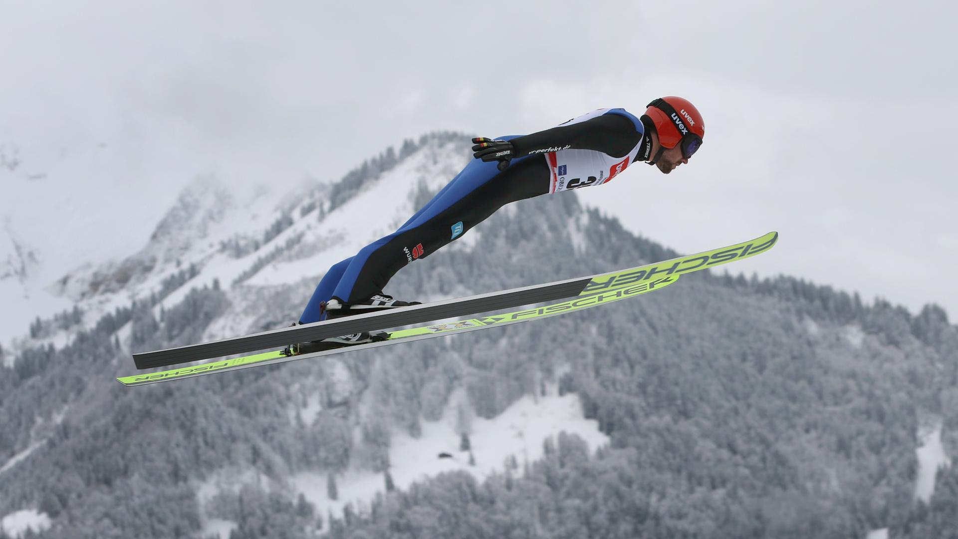 Weltcup Nordische Kombination: Johannes Rydzek aus Deutschland springt im Wertungssprung in Oberstdorf