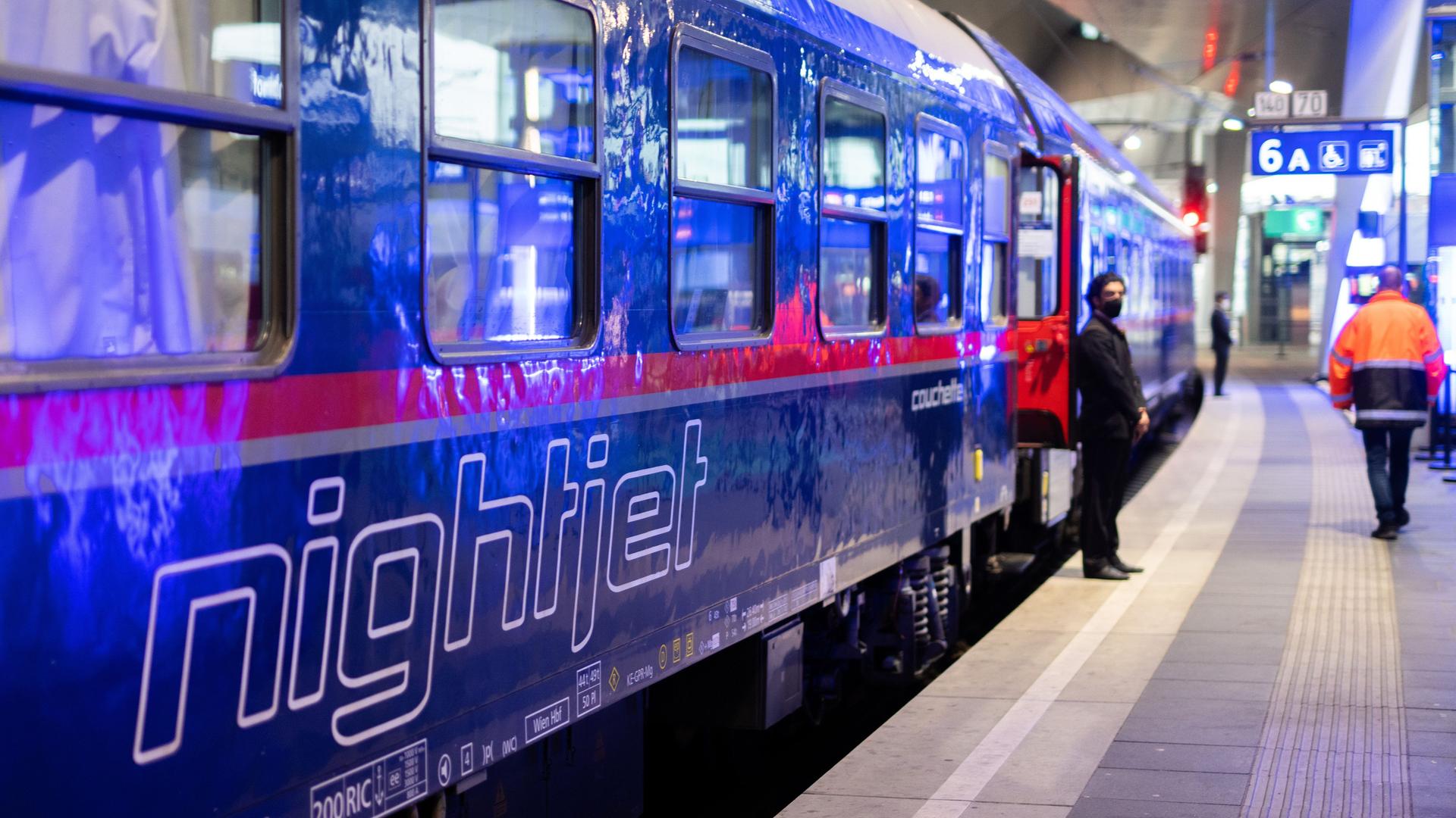 Ein Nightjet Zug steht während eines Medientermins der ÖBB «Start für den neuen Nightjet nach Amsterdam am Gleis im Hauptbahnhof.