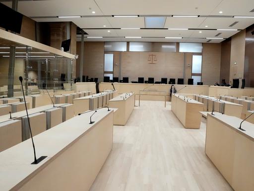 Der für den Prozess um die Anschläge von Paris 2015 errichtete Saal Der für den Prozess um die Anschläge von Paris 2015 errichtete Saal