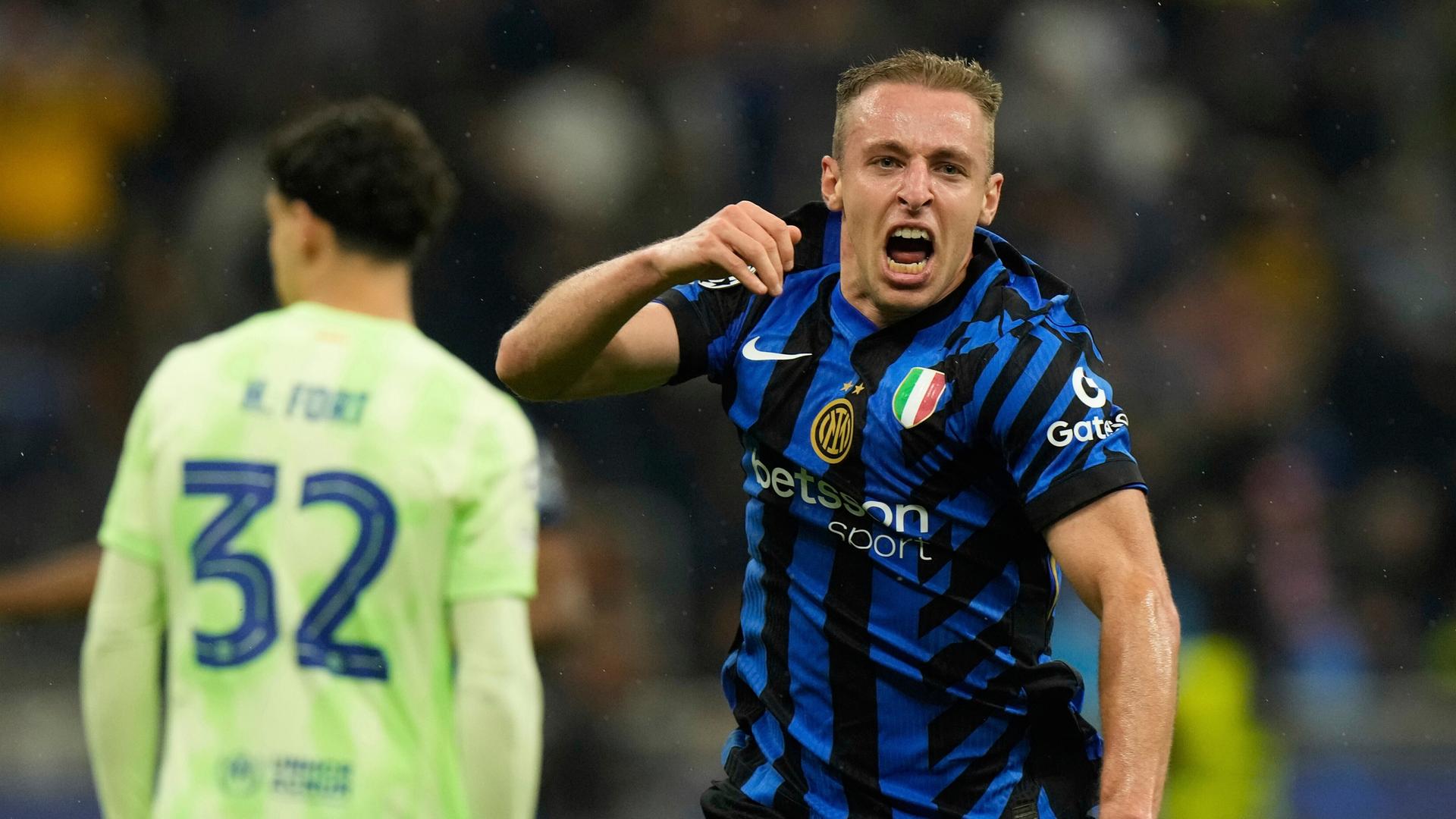 Davide Frattesi von Inter Mailand feiert sein Tor gegen Barcelona im Rückspiel des Champion-League-Halbfinales. 