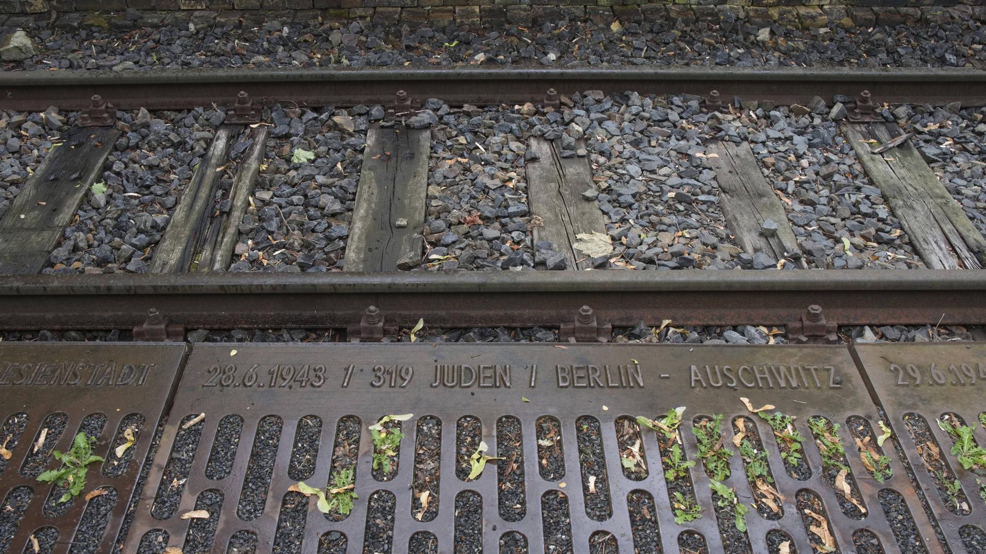 Gedenken an die Deportation von Juden nach Auschwitz durch die deutsche Reichsbahn.