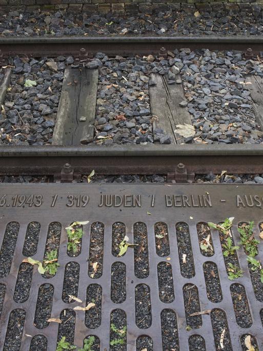 Gedenken an die Deportation von Juden nach Auschwitz durch die deutsche Reichsbahn.