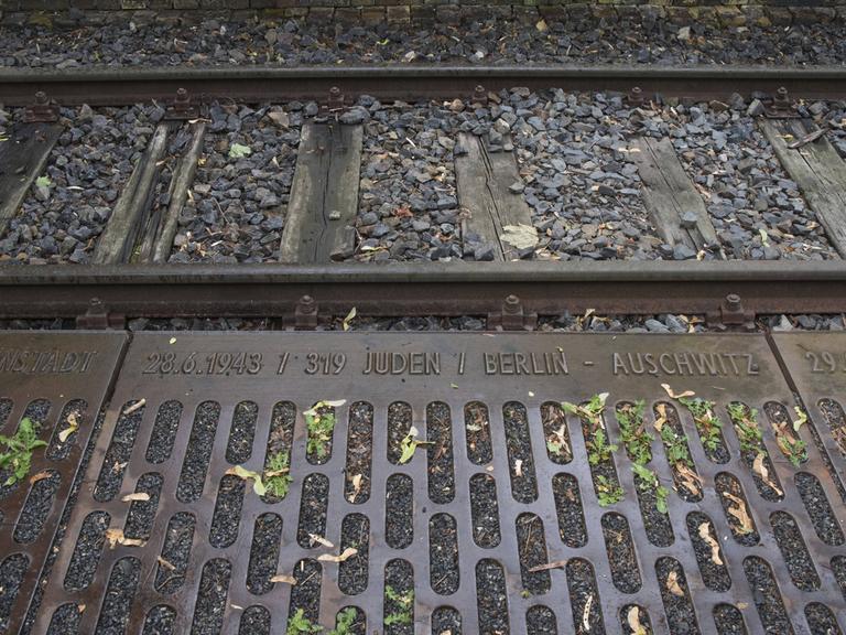 Gedenken an die Deportation von Juden nach Auschwitz durch die deutsche Reichsbahn.