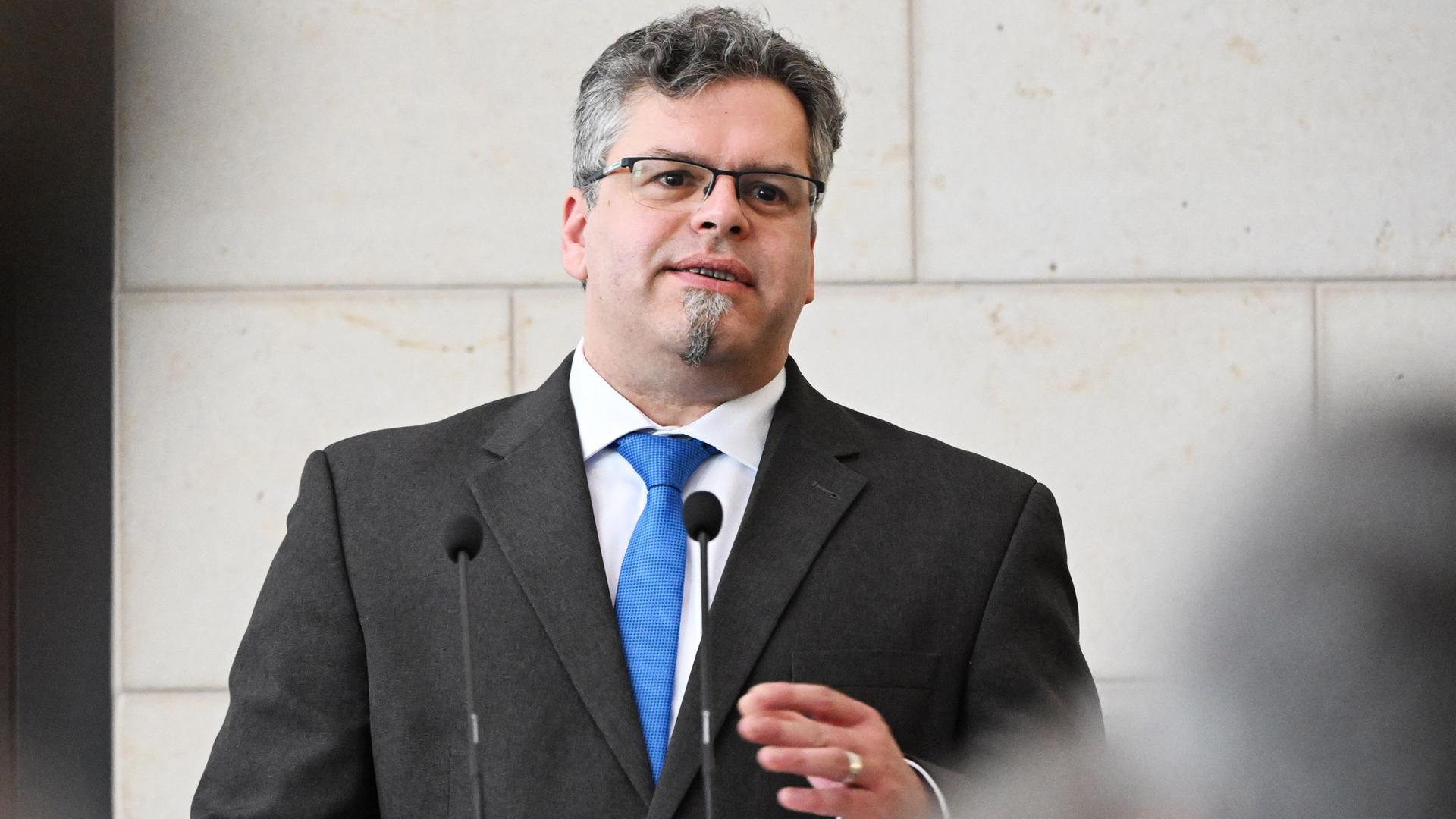Baden-Württemberg, Karlsruhe: Jens Rommel, neuer Generalbundesanwalt, spricht in der Bundesanwaltschaft bei seiner offiziellen Amtseinführung. Baden-Württemberg, Karlsruhe: Jens Rommel, neuer Generalbundesanwalt, spricht in der Bundesanwaltschaft bei seiner offiziellen Amtseinführung.