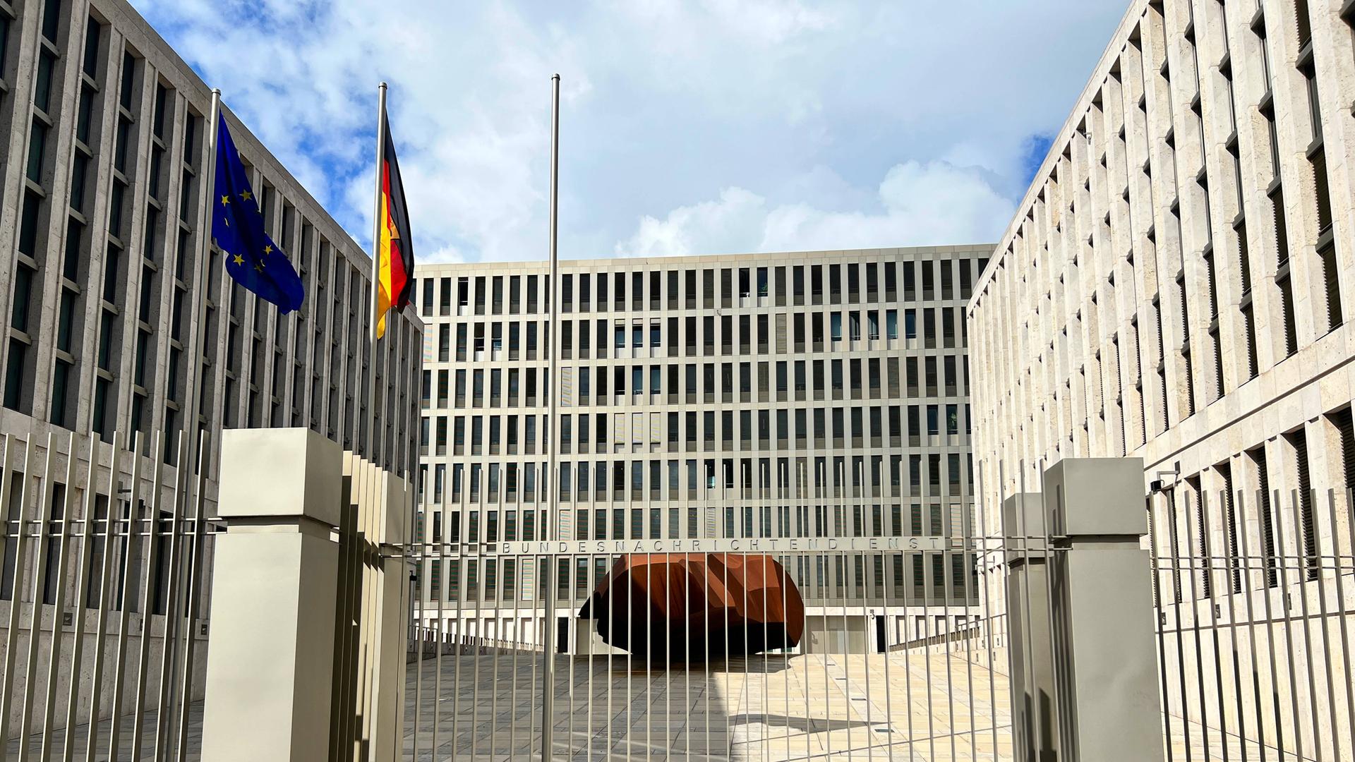 Eingang Bundesnachrichten Dienst in Berlin 