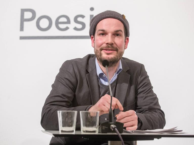 Streitbar: Autor Max Czollek bei einer Lesung im Haus für Poesie in Berlin. 