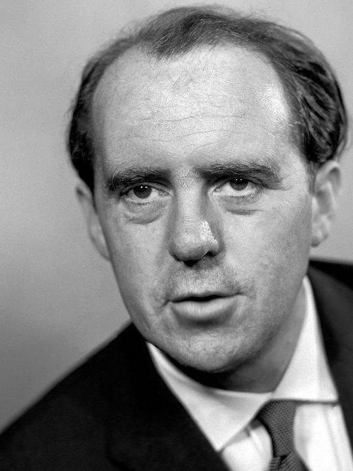 Der Schriftsteller Heinrich Böll, 04.01.1958. Der Schriftsteller Heinrich Böll, 04.01.1958.