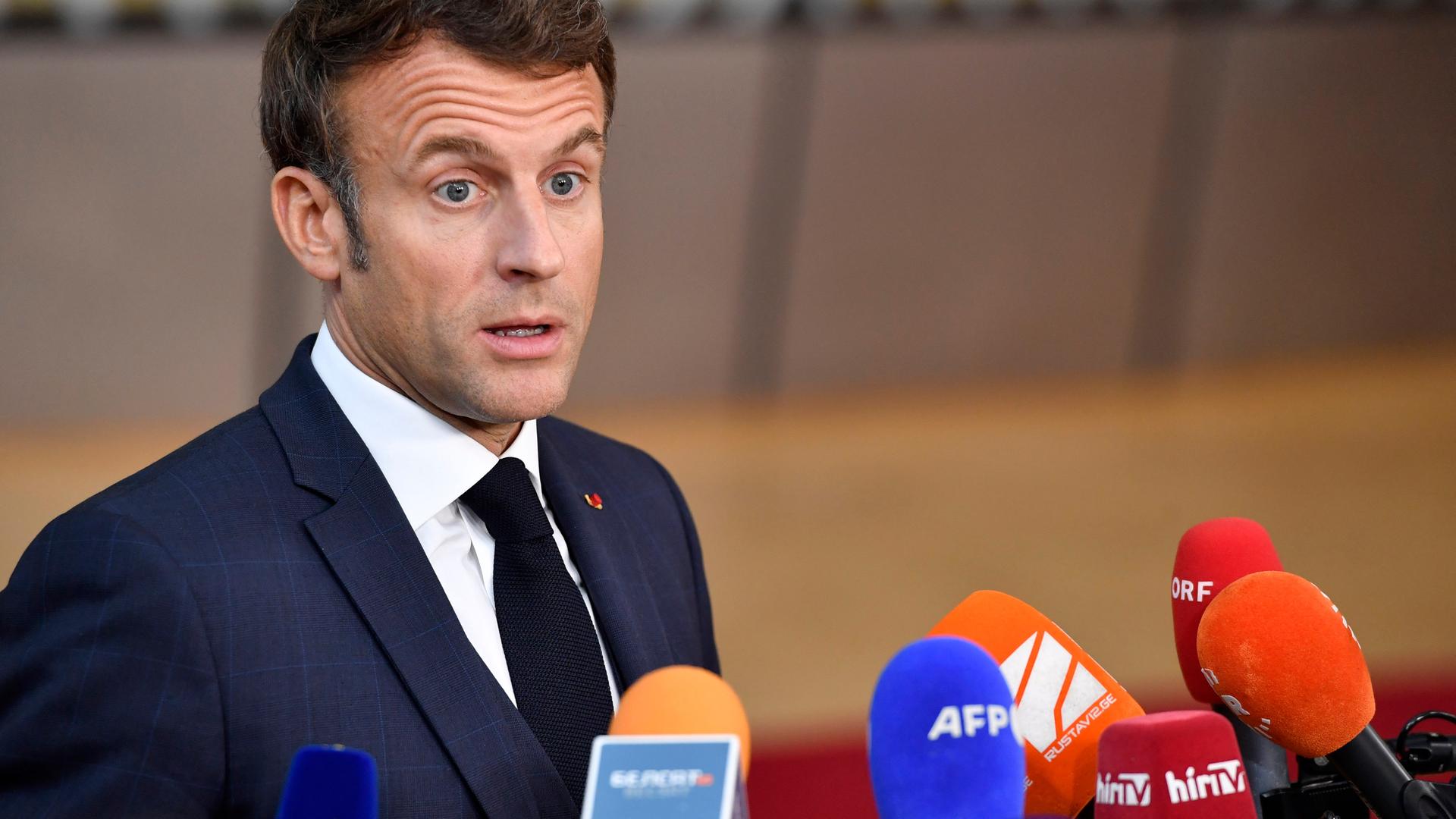 Frankreichs Präsident Emmanuel Macron spricht zum Auftakt des EU-Gipfels in Brüssel zu Medienvertretern. Frankreichs Präsident Emmanuel Macron spricht zum Auftakt des EU-Gipfels in Brüssel zu Medienvertretern.