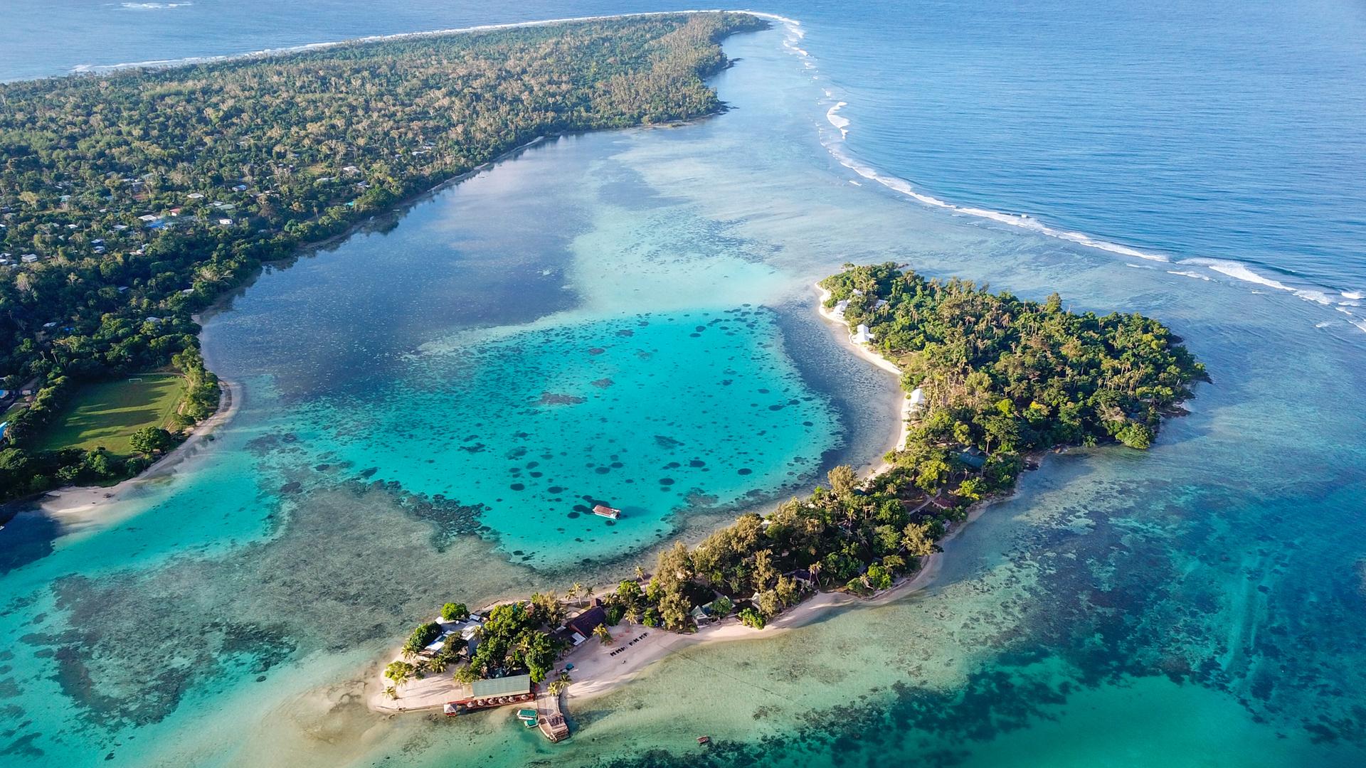 Die Luftaufnahme zeigt einen Blick auf Port Vila, Vanuatu. Vanuatu ist ein Inselstaat im südwestlichen Pazifik, der vom Anstieg des Meeresspiegels bedroht ist.