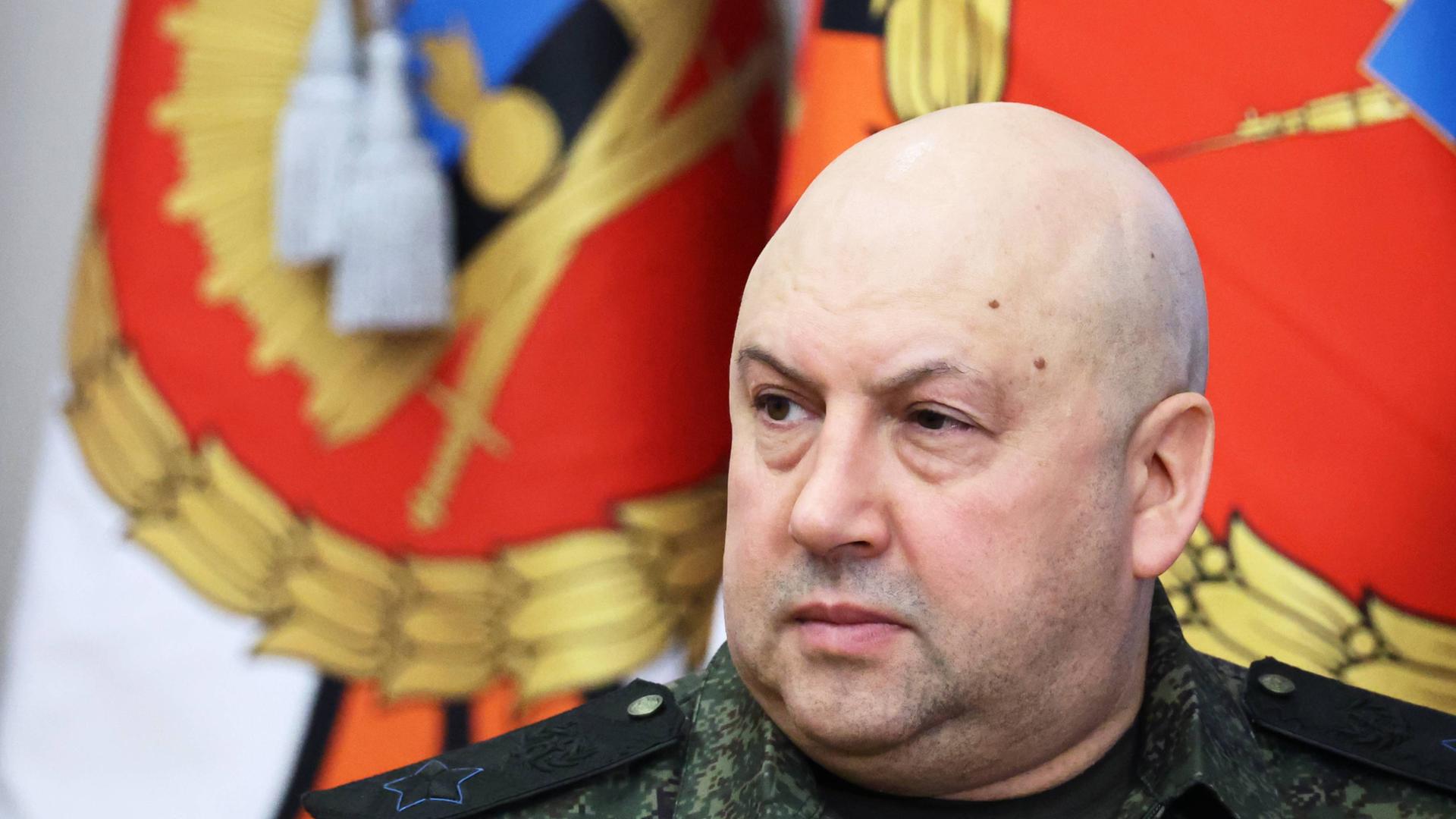 Ein Porträt des russischen Generals Sergej Surowikin aus dem Dezember 2022