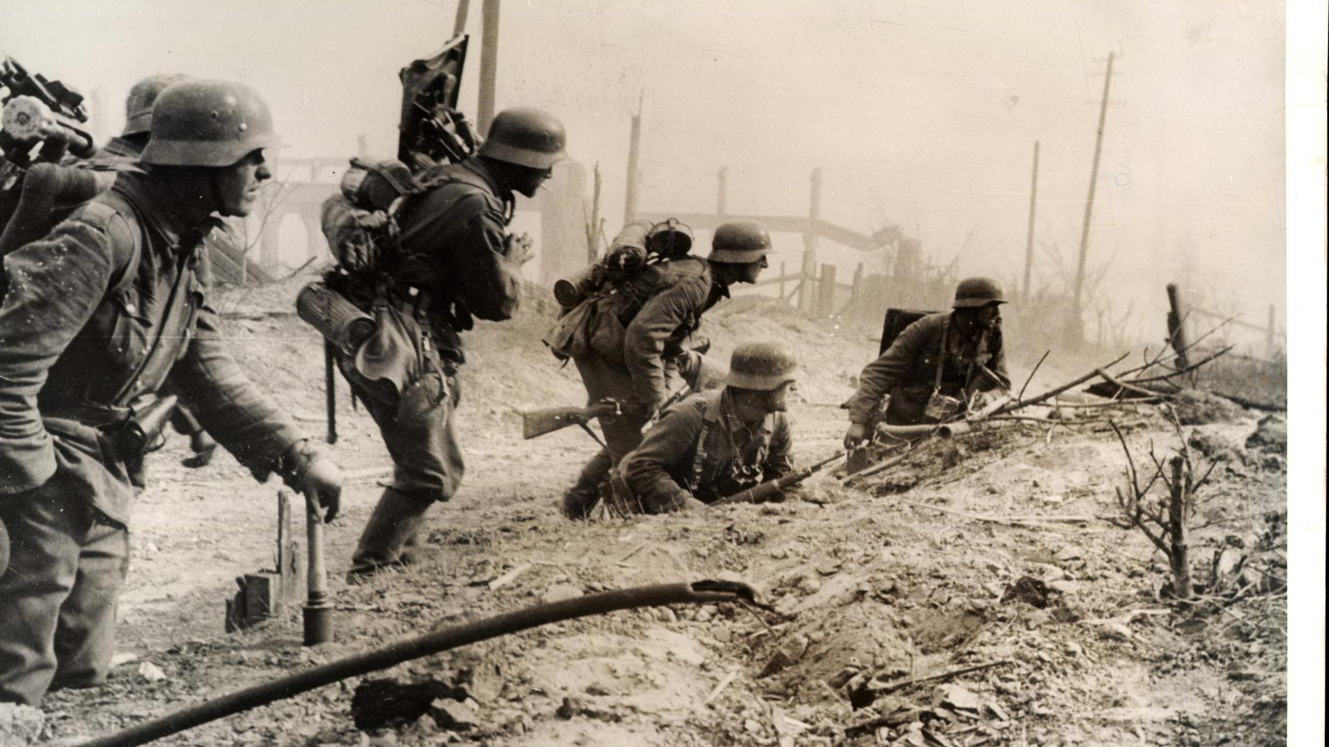 Stalingrad Russland: Sturm auf die letzten Bastionen, Grenadiere im Einsatz an der Ostfront im Zweiten Weltkrieg Stalingrad Russland: Sturm auf die letzten Bastionen, Grenadiere im Einsatz an der Ostfront im Zweiten Weltkrieg