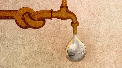 Eine Illustration zeigt einen verknoteten Wasserhahn, aus dem zögerlich eine Euro-Münze in Form eines Wassertropfens hervortritt