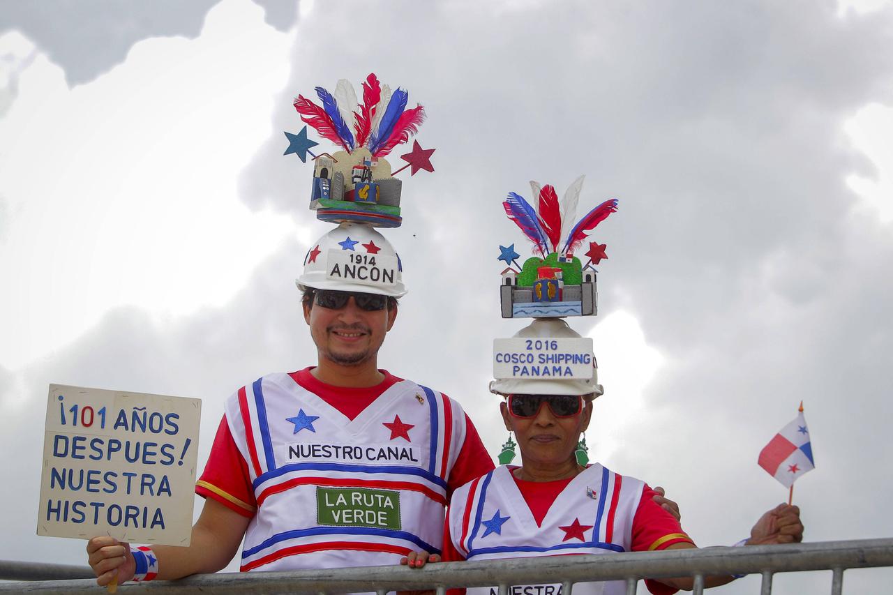 Feiernde BürgerInnen bei der Erweiterung des Panama-Kanals am 26.6.2016