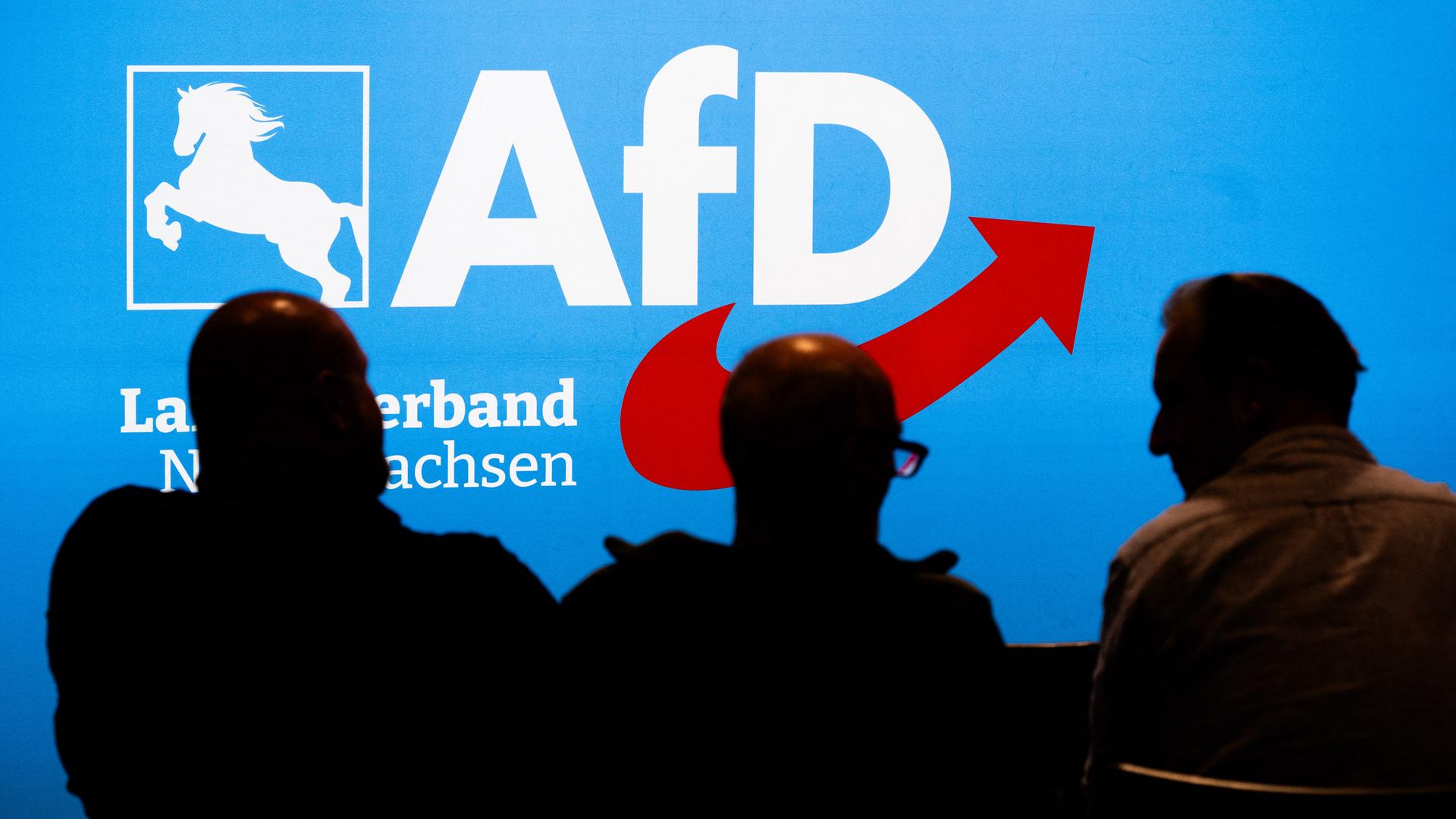 Niedersachsen, Wietze: Anhänger der AfD sitzen bei einem Wahlkampftermin im Bürgersaal Wietze im Vorfeld der Kommunalwahl in Niedersachsen. 