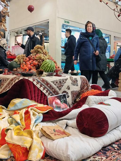 Dekoration für die Jalda-Nacht in einem Einkaufszentrum in Teheran.