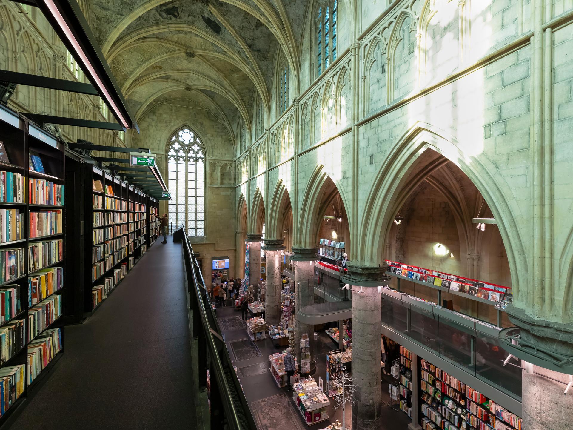 Buchhandlung „Dominicans“ in einer gotischen Kirche im Zentrum der niederländischen Stadt Maastricht.