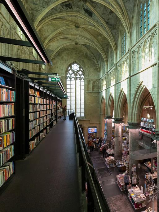 Buchhandlung „Dominicans“ in einer gotischen Kirche im Zentrum der niederländischen Stadt Maastricht. Buchhandlung „Dominicans“ in einer gotischen Kirche im Zentrum der niederländischen Stadt Maastricht.