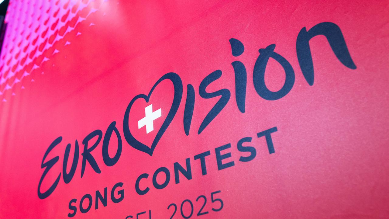 Das Logo des Eurovision Song Contest (ESC) 2025 ist auf einem Banner zu sehen. 