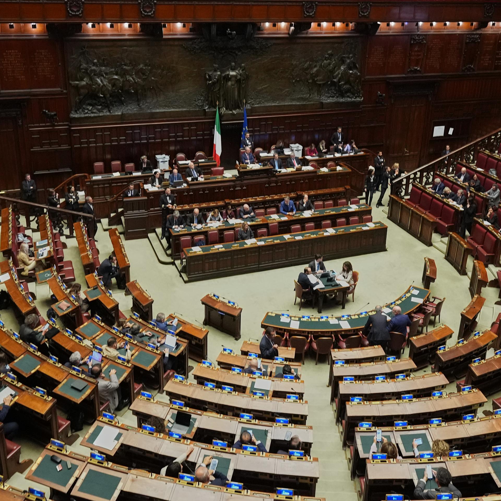 Italien, Rom: Ein Blick in die Abgeordnetenkammer während einer Sitzung im Vorfeld der abschließenden Abstimmung über den Gesetzentwurf zum Wahlrecht. 