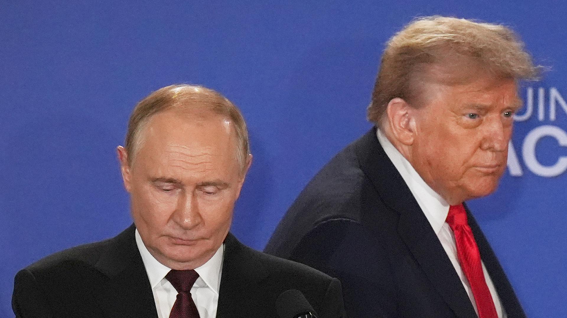 Wladimir Putin und Donald Trump bei einer Pressekonferenz.