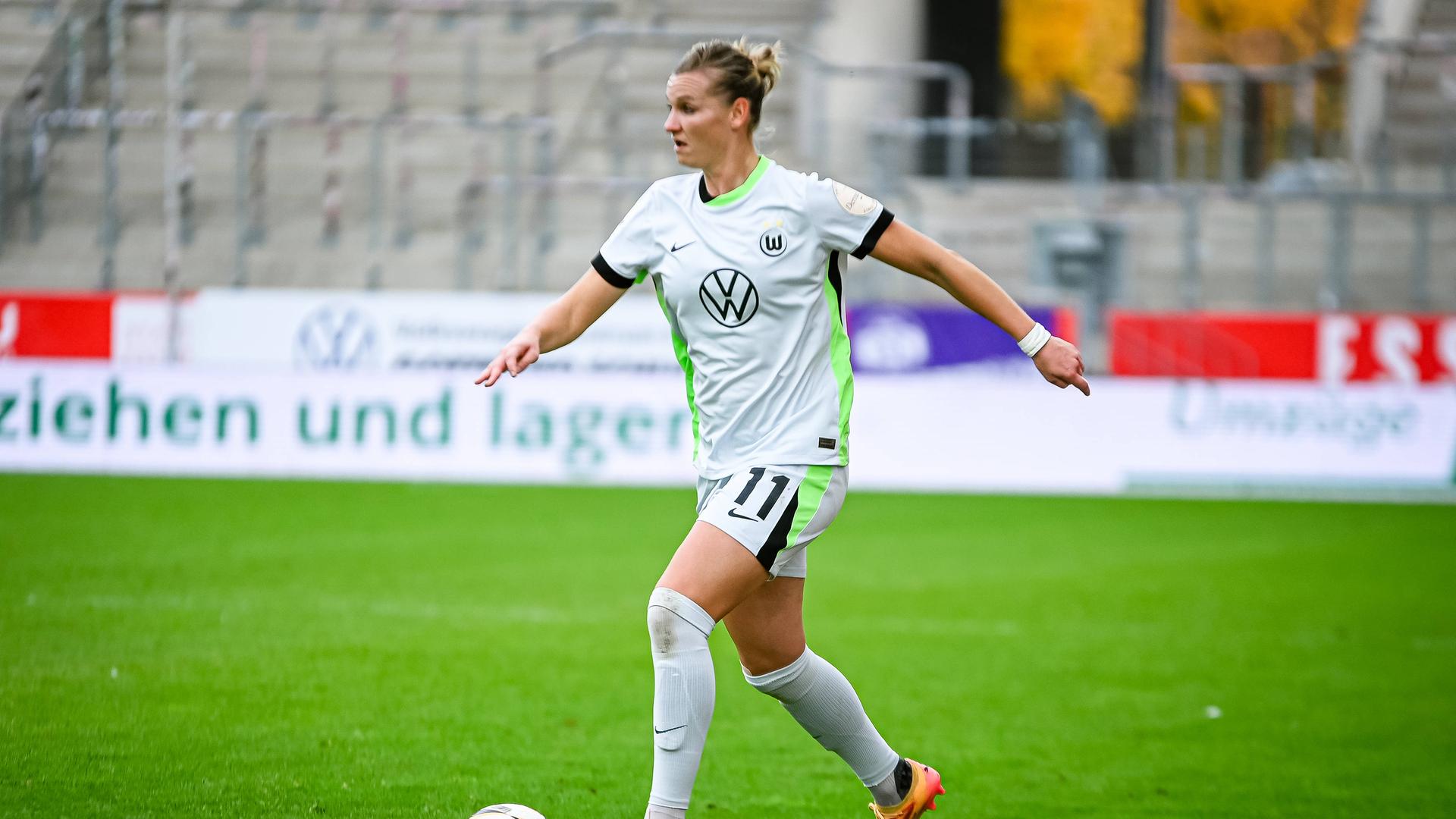 Alexandra Popp, Spielerin des VfL Wolfsburg  am 20. Oktober 2024 im Stadion an der Hafenstraße, Essen. Endstand 0:2 vor 3.217 Zuschauern *** Svenja Huth Google Pixel Women Bundesliga SGS Essen.